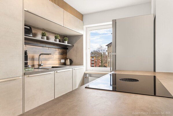 Fridge, microwave, oven, stovetop