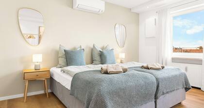 Luxury suite with whirlpool in the center