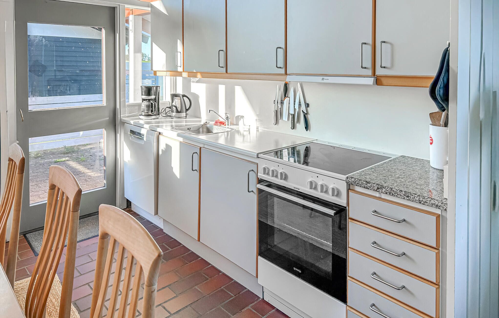 Fridge, stovetop, dishwasher, coffee/tea maker