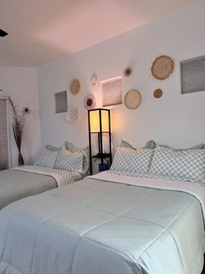 1 bedroom, iron/ironing board, WiFi, bed sheets - Charming 1-bedroom house in Montrose, HTX. Near Downtown,NRG,Med Center,Heights (Houston)