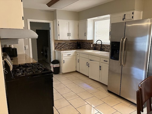 Beautiful remodelded 4/1.5 bathroom home in SOUTH CORPUS CHRISTI, close to beach