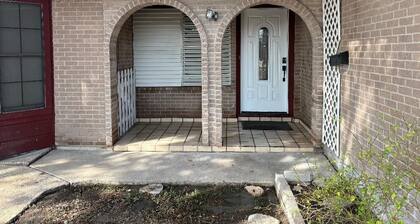Beautiful remodelded 4/1.5 bathroom home in SOUTH CORPUS CHRISTI, close to beach