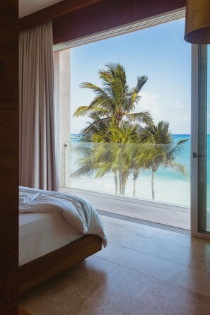 7 Schlafzimmer, Zimmersafe, Schreibtisch, Bügeleisen/Bügelbrett