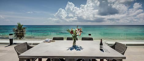 تناول الطعام بالخارج