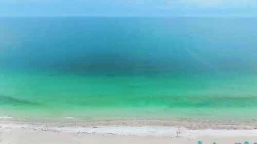 Charming Beach Bungalow with Private Pool and steps away from the Beach!