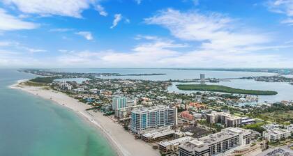 Charming Beach Bungalow with Private Pool and steps away from the Beach!