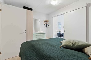 1 bedroom, iron/ironing board, free WiFi, wheelchair access