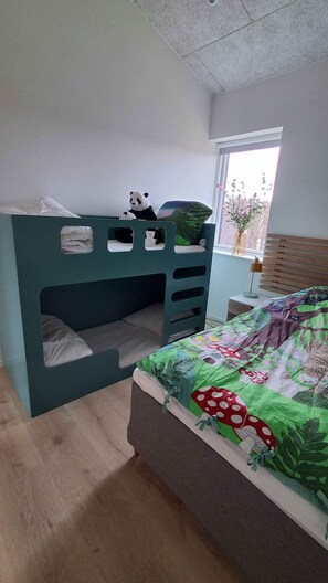 2 dormitorios, tabla de planchar con plancha, wifi gratis