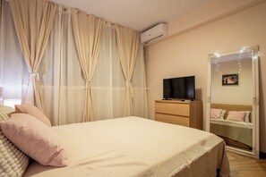 2 bedrooms, iron/ironing board, WiFi, bed sheets