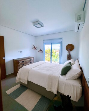 2 bedrooms, iron/ironing board, free WiFi, bed sheets