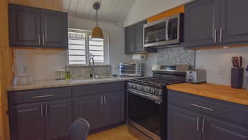 Frigorífic, microones, forn i placa de cuina