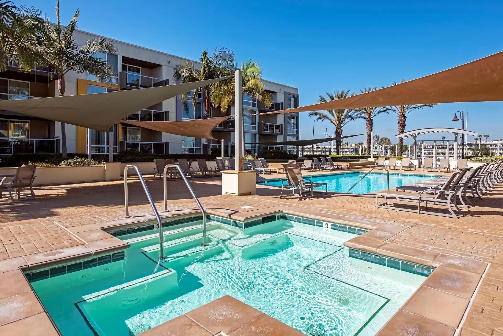 屋外プール、温水プール