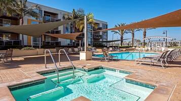 Piscine extérieure, piscine chauffée