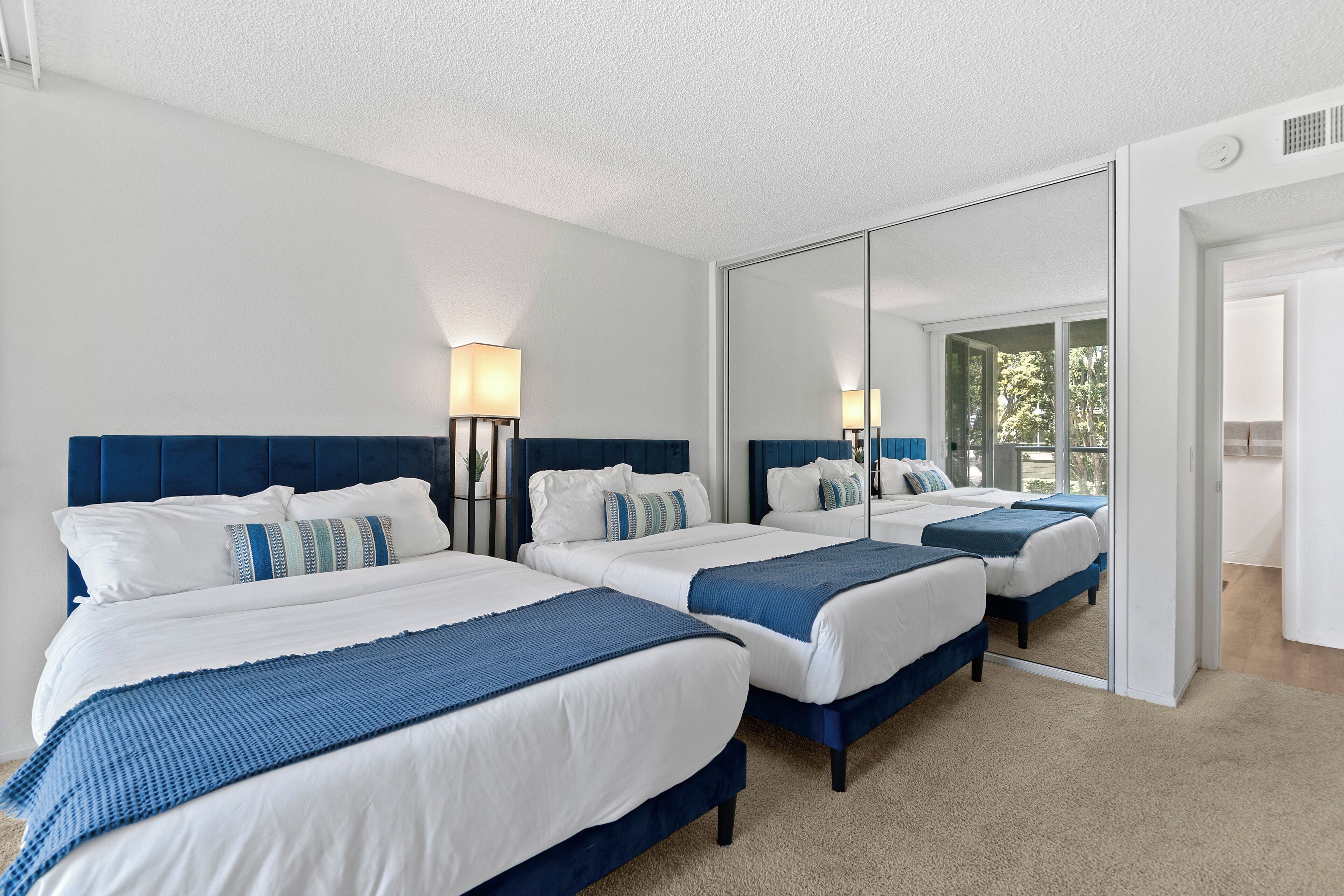 2 室のベッドルーム、アイロン / アイロン台、WiFi (無料)、ベッドシーツ