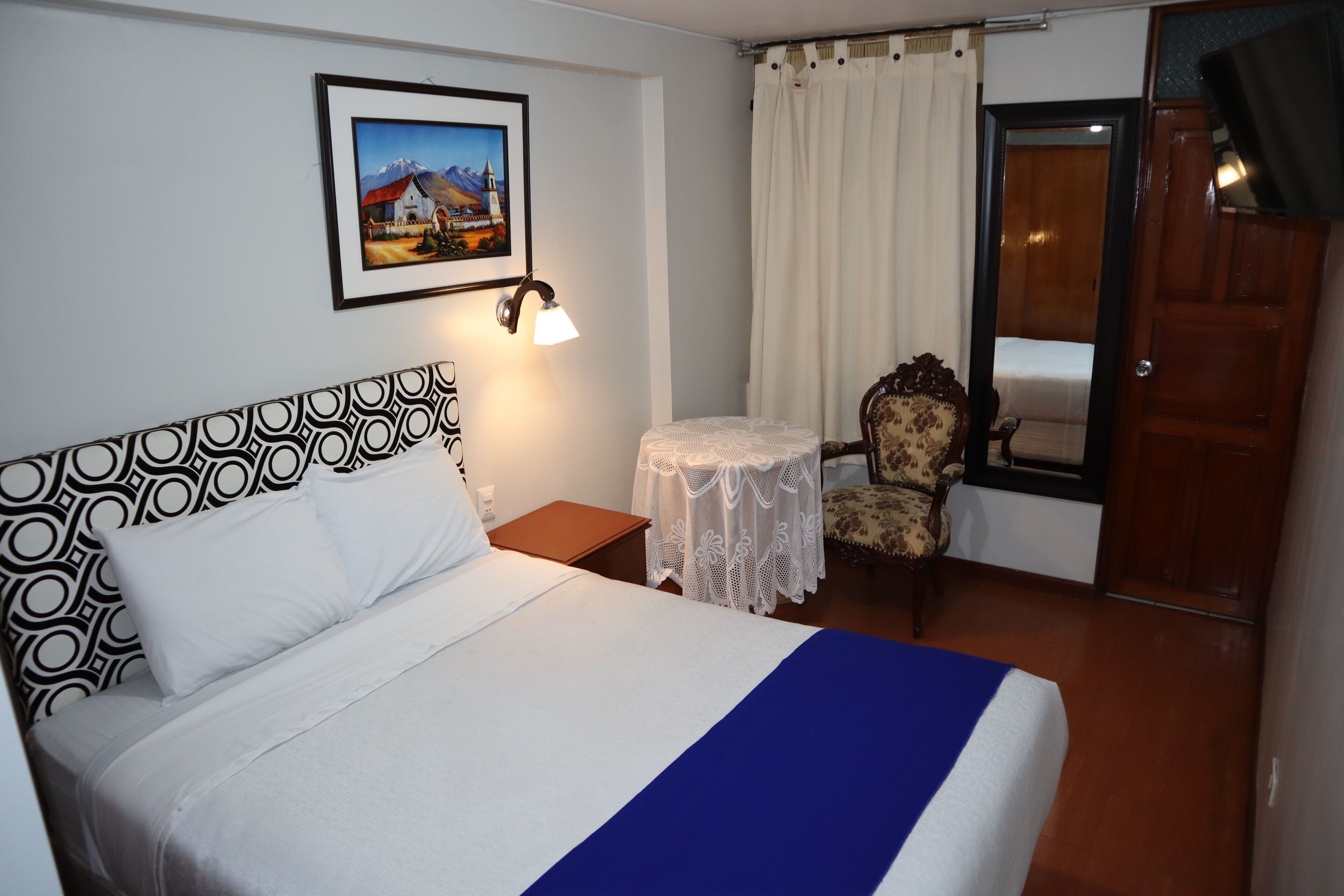 7 habitaciones, escritorio, tabla de planchar con plancha y wifi gratis 