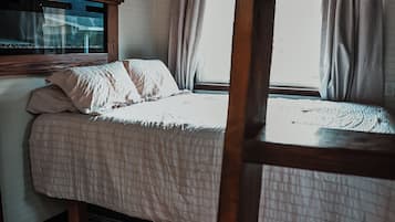 2 bedrooms, bed sheets