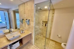 Douche, serviettes fournies