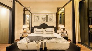 3 quartos, cofres nos quartos, ferros/tábuas de passar roupa