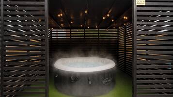 Casa, vista para o jardim | Piscina