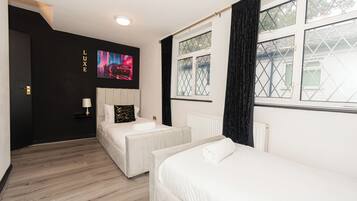 House, Garden View | Desk, laptop workspace, blackout drapes, iron/ironing board