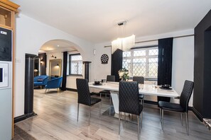 独立别墅, 花园景观 | 私人厨房 | 大冰箱、微波炉、烤箱、炉灶