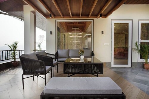 Scarlett Peaks | Luxe 4BHK w/Theatre & Game Lounge