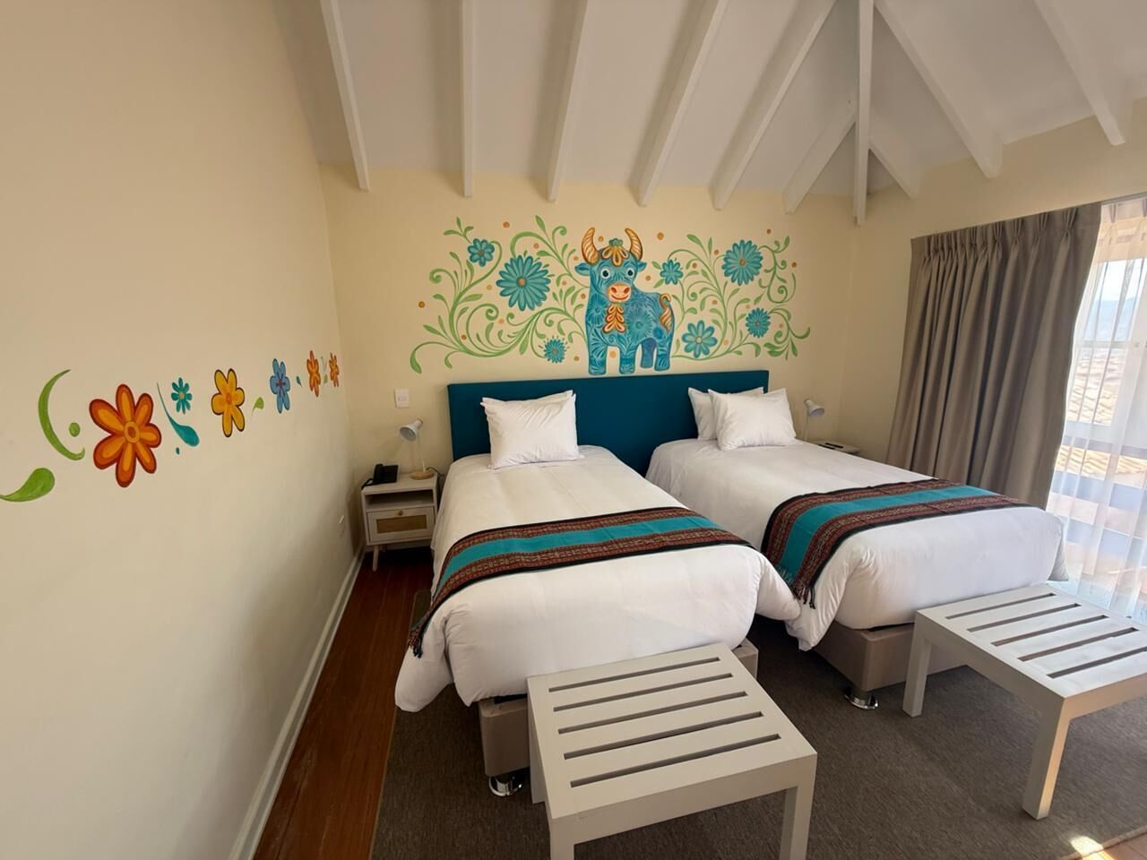 Kamar Double atau Twin Premium | Brankas, meja kerja, dan Wi-Fi gratis