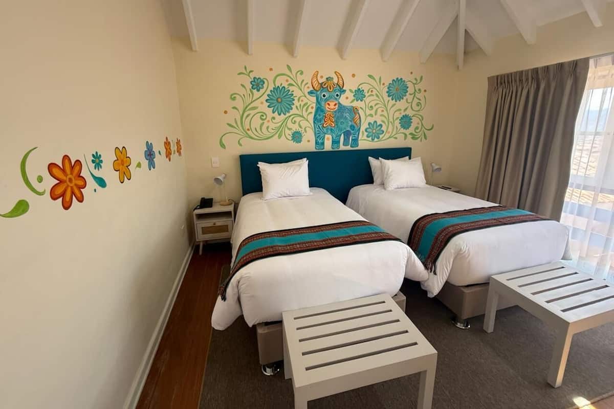 Phòng đôi hoặc 2 giường đơn Premium | Két bảo mật tại phòng, bàn, truy cập Internet không dây miễn phí