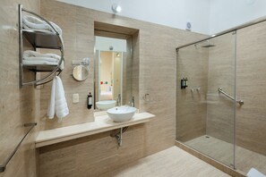 Dusj, såpe, sjampo og toalettpapir