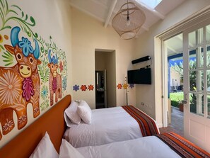 Phòng đôi hoặc 2 giường đơn Premium | Két bảo mật tại phòng, bàn, truy cập Internet không dây miễn phí