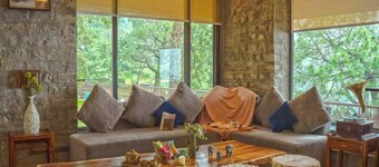 Opulence Kasauli| 7 bedroom Villa | Open Theatre