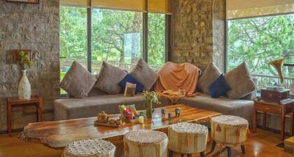 Opulence Kasauli| 7 bedroom Villa | Open Theatre