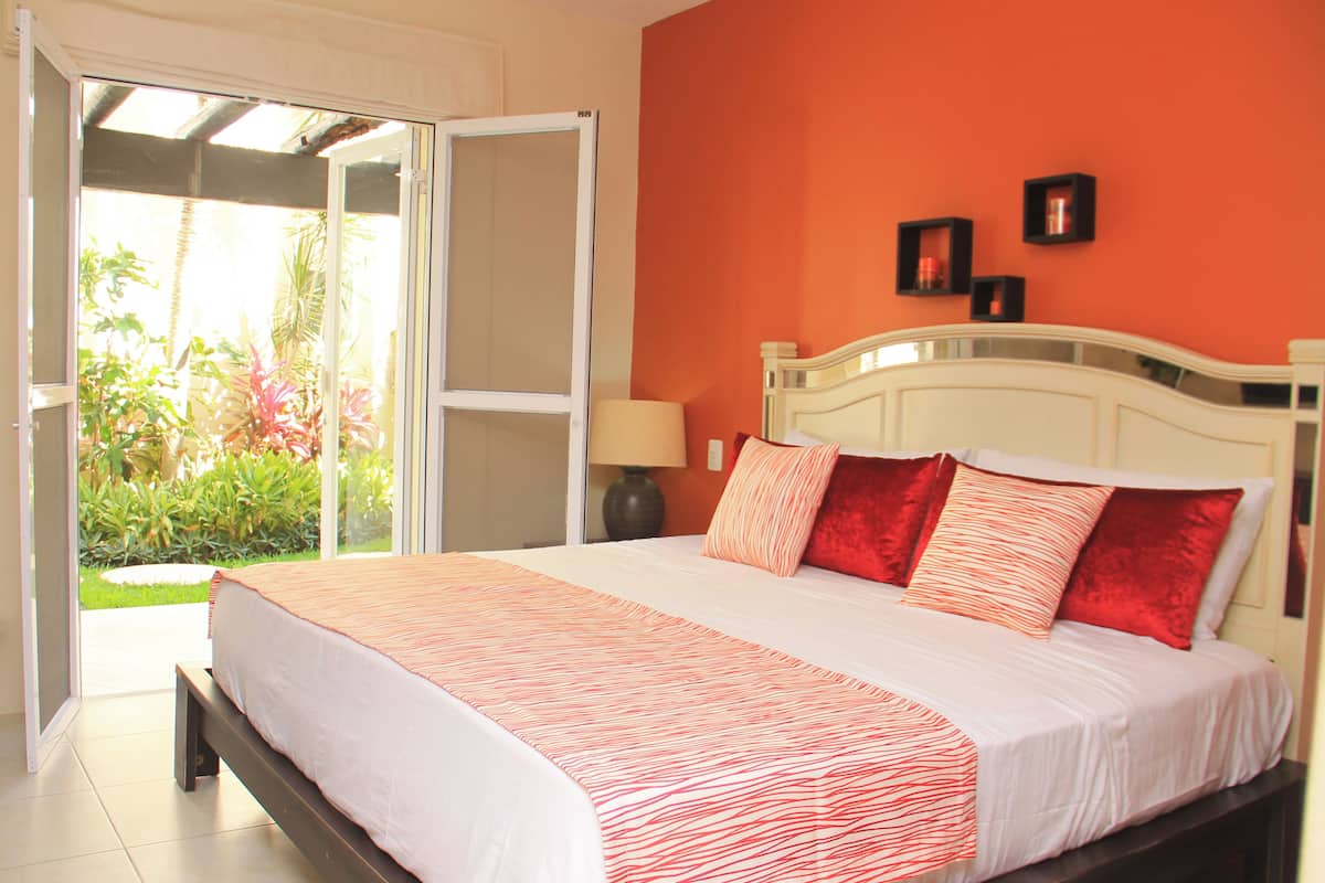 Comfort Apartment | Iron/ironing board, free WiFi, bed sheets