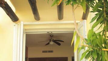 Departamento Confort | Tabla de planchar con plancha, wifi gratis y ropa de cama