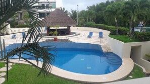 Outdoor pool - Luna Maya Steps from Coco Beach & 5th Av (Playa del Carmen)