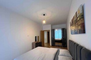 1 bedroom, iron/ironing board, internet, bed sheets