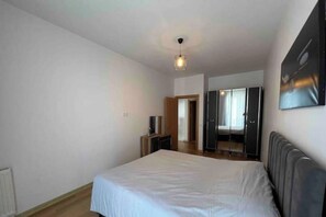 1 غرفة نوم ومكواة/لوح كي وخدمة الإنترنت وملاءات أسرّة