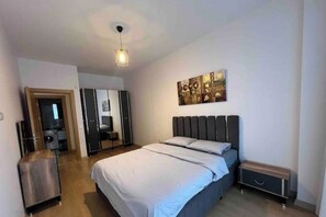 1 bedroom, iron/ironing board, internet, bed sheets