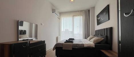 1 bedroom, iron/ironing board, internet, bed sheets