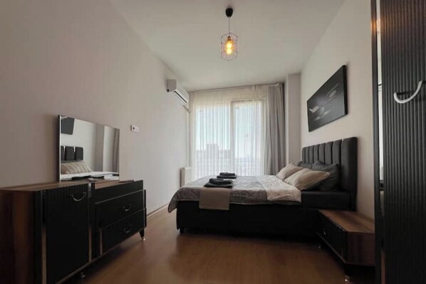 1 habitación, tabla de planchar con plancha, internet y ropa de cama 