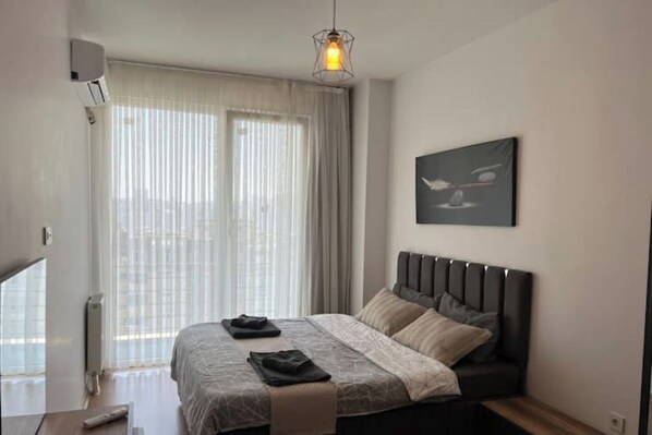 1 bedroom, iron/ironing board, internet, bed sheets