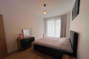 1 bedroom, iron/ironing board, internet, bed sheets