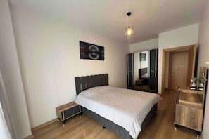 1 bedroom, iron/ironing board, internet, bed sheets