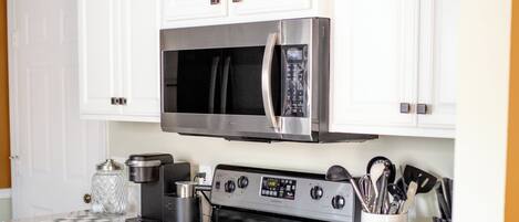 Refrigerador, microondas, horno, placa de cocina