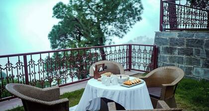 Stylish 1 Bedroom Cottage in Kasauli with Open Theatre – A Serene Opulence Stay