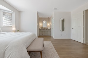 3 chambres, fer et planche à repasser, Wi-Fi, draps fournis