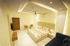 3 habitaciones, tabla de planchar con plancha, wifi y ropa de cama