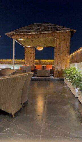 3 Bhk Penthouse|Jacuzzi | Pool Table|The Opulence