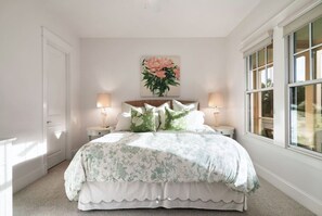 2 室のベッドルーム、デスク、アイロン / アイロン台、WiFi