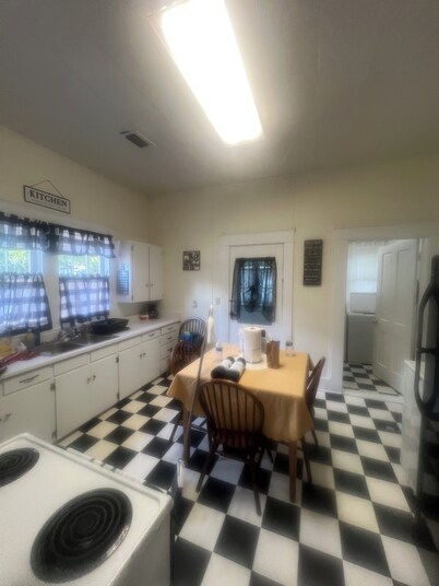 3 bedroom home in downtown Fitzgerald. Nice quiet neighborhood. Fenced backyard